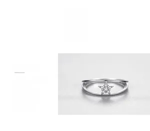 Gros plan sur la bague double couche en argent s925 avec une étoile scintillante pavée