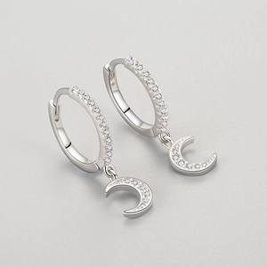 Élégantes boucles d'oreilles créoles lune en argent S925 serties de zircons étincelants
