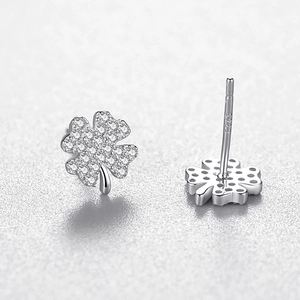 Sparkling S925 sterling silver four-leaf clover stud earrings with pavé heart crystals