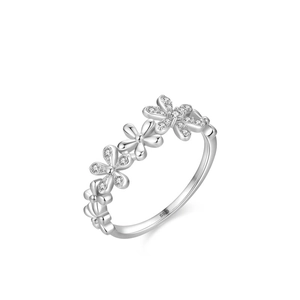 Bague marguerite élégante en argent sterling S925 avec zircons sur fond blanc