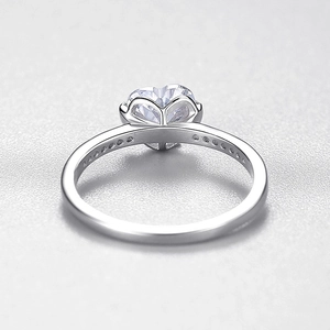 Elegant S925 sterling silver ring featuring a 1-carat heart-shaped sparkling diamond