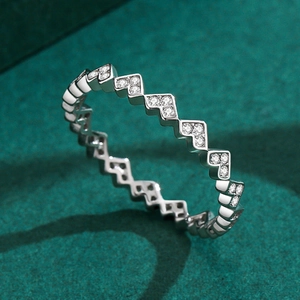 S925 sterling silver heart-shaped zigzag ring with shimmering zircon stones for women