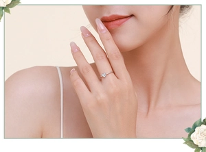 Detailed view of s925 sterling silver ring with sparkling heart-shaped gemstone