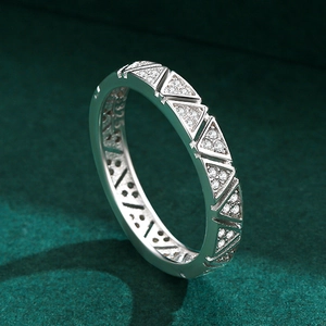 S925 sterling silver geometric triangle ring with pavé cubic zirconia diamonds