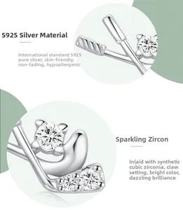 Détail d'une boucle d'oreille en argent S925 avec zircone et serti à griffes