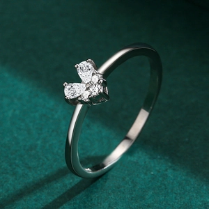 Minimalist s925 silver heart ring with sparkling zircons shown in a 45-degree elegant angle