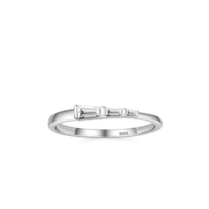 Bague Empilable en Argent Sterling 925 pour Femme Zirconia Taille Baguette Micro-serti Bijoux Géométriques Cadeau