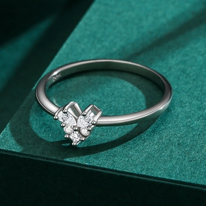 Elegant S925 sterling silver ring with sparkling zircon heart on a dark green surface