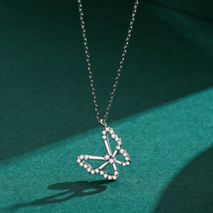 Funkelnde S925 Sterlingsilber Schmetterling Kette mit Pavé-Zirkonia Anhänger