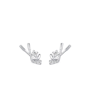 Boucles d'oreilles clous en argent S925 motif club de golf avec pierres en zircon