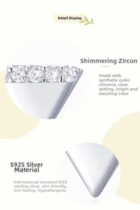 Dettaglio macro dell'anello in argento sterling S925 con zirconi incastonati a griffe