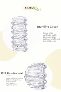 Vue macro de boucles d'oreilles en argent S925 avec zircons cubiques sertis à griffes