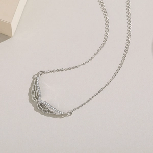 Eleganter S925 Sterlingsilber Engelsflügel Anhänger Halskette mit Pavé Zirkonia Steinen