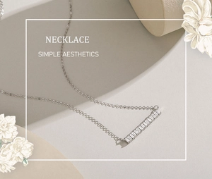 Détail du collier en argent s925 avec pendentif rectangulaire serti de zircons baguette