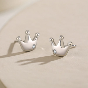 Elegant S925 sterling silver crown stud earrings with sparkling cubic zirconia inlay