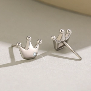 Elegant S925 sterling silver crown stud earrings with sparkling cubic zirconia stones