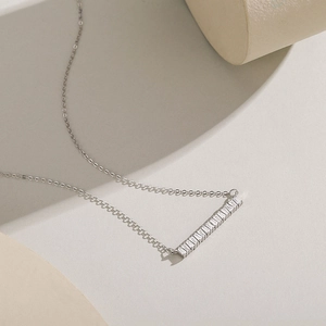 Collier avec pendentif barre en argent S925 minimaliste et pierres de zircon rectangulaires