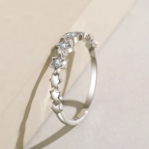 Elegant S925 sterling silver star ring featuring sparkling cubic zirconia stones for women