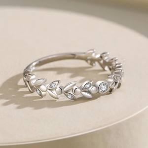 Bague élégante en argent s925 avec motifs de feuilles et pierres précieuses serties
