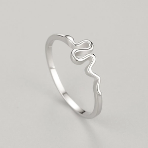 Elegant S925 sterling silver snake-shaped ring with minimalist curved design for women