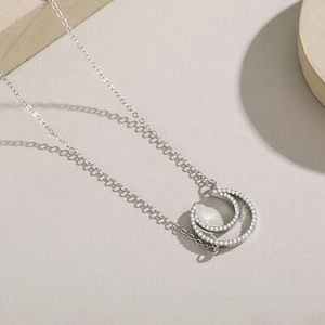 Halskette aus S925 Sterlingsilber mit doppeltem Mondsichel-Anhänger und Zirkon-Steinen
