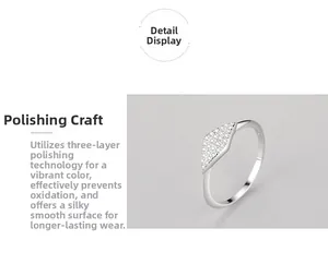 Détail du polissage miroir sur la bague géométrique en argent S925 avec micro-pavage