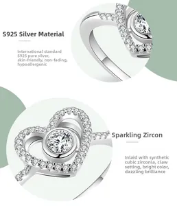 Détail de la bague coeur en argent S925 avec sertissage micro-pavé de zircons
