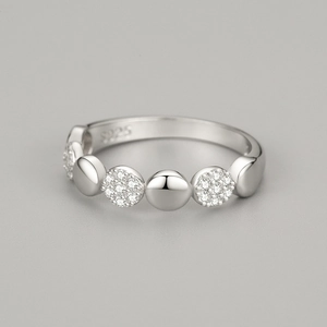 Anello classico in argento sterling S925 con zirconi micro-pavé e dischi lucidi moderni