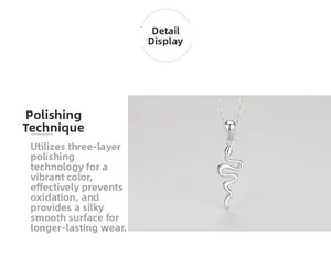 Détail du collier pendentif serpent en argent s925 avec une finition miroir polie