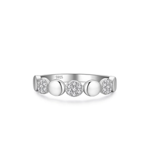 Elegante anello in argento 925 con dischi lucidi e micro-pave di zirconi cubici lucenti
