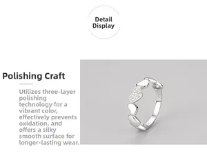 Détail de la bague en argent S925 en forme de cœur avec micro-pavage de zircons brillants