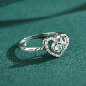 Bague cœur élégante en argent sterling S925 avec cristaux micro-pavés et diamant rond central