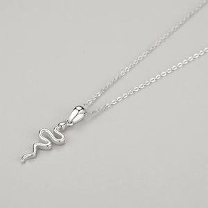 Collier en argent sterling S925 avec pendentif serpent poli et chaîne minimaliste femme