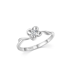 Elegant S925 sterling silver four-leaf clover ring with sparkling center zirconia stone