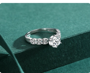 Close-up of a 1-carat S925 sterling silver ring with six-prong setting and side accents