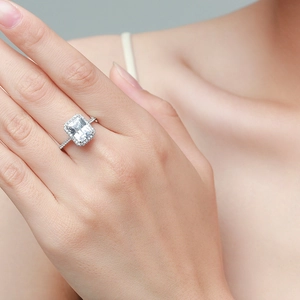 Luxurious S925 sterling silver ring with 3ct rectangular diamond-simulant and halo setting