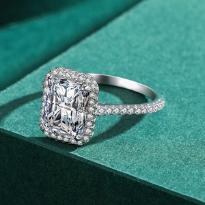 Luxurious S925 sterling silver ring featuring a 3ct emerald cut halo diamond stimulant