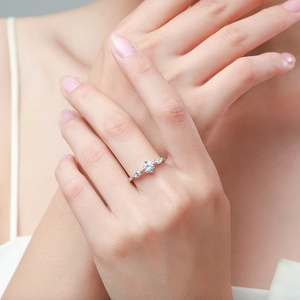 S925 sterling silver four-claw ring with a round center stone and marquise accents