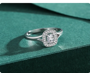 Detail of square-cut halo cubic zirconia ring in s925 silver with four-prong setting
