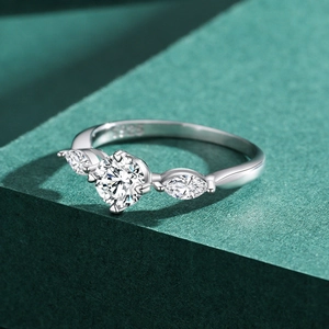 Elegant S925 sterling silver three-stone ring with round brilliant and marquise cubic zirconia