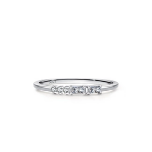Bague fine en argent sterling S925 sertie de zircons ronds et de taille baguette