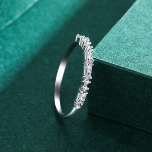 S925 Sterling Silber Stapelring mit runden und Baguette-geschliffenen Zirkoniasteinen