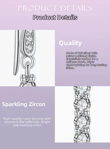 Vue détaillée des boucles d'oreilles en argent S925 poli avec zirconium cubique
