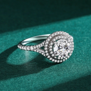 Klassischer S925 Silber Doppel-Halo Verlobungsring mit 5 Karat rundem Zirkonia-Stein