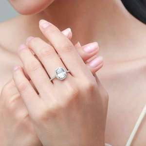 Bague halo luxueuse en argent sterling S925 avec une grande pierre ovale pour femme