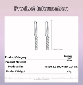 Vue détaillée des boucles d'oreilles en argent S925 de taille 2,8 cm sur 0,24 cm