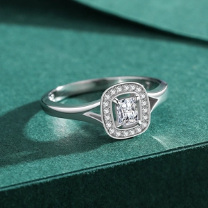 Elegant S925 sterling silver ring with radiant cut halo zircon and bifurcated band