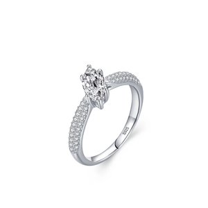 Bague en argent S925 avec pierre taille marquise et serti pavé, finition or blanc
