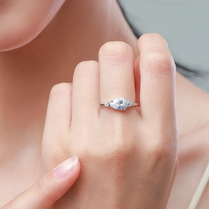 Elegant S925 sterling silver pear cut teardrop zircon ring for women with pave side stones