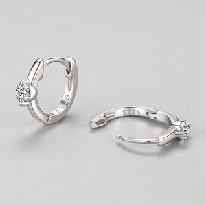 Boucles d'oreilles créoles S925 en argent fin avec zircones cubiques brillantes
